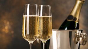 Read more about the article Czy szampan to wino? Różnice i co łączy te dwa trunki